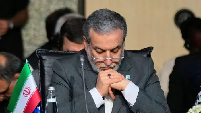 Der iranische Außenminister Abbas Araghtschi droht den USA.